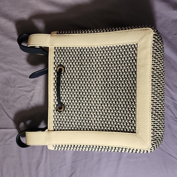 Gently use Kate Spade crossbody. - Picture 3 of 9